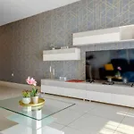דירה Luxury With Balcony, Area