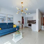 דירה Luxury With Balcony, Area *