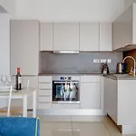Luxury With Balcony, Area דירה
