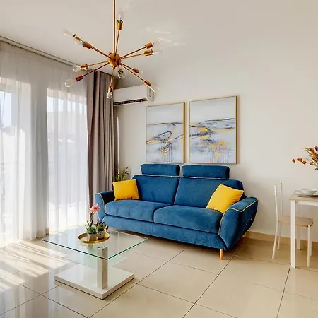 Luxury With Balcony, Area *