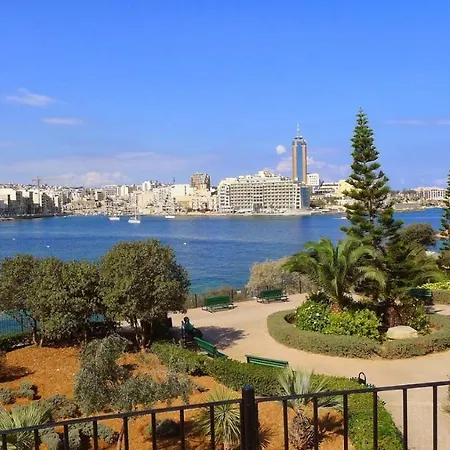 Luxury With Balcony, Area Apartment Gzira