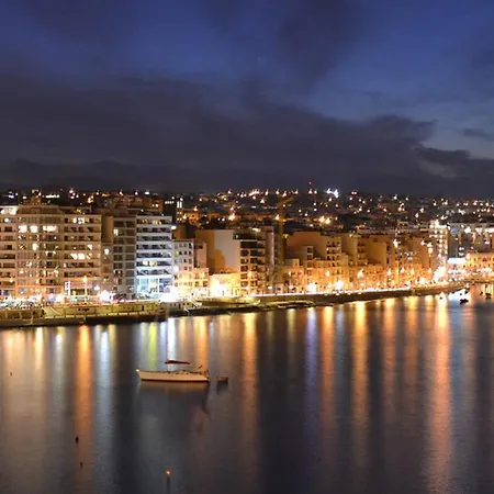 Luxury With Balcony, Area Apartment Gzira