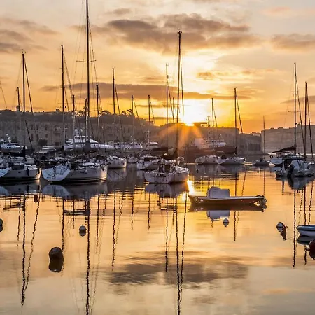 Luxury With Balcony, Area Lejlighed *