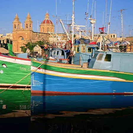 Luxury With Balcony, Area