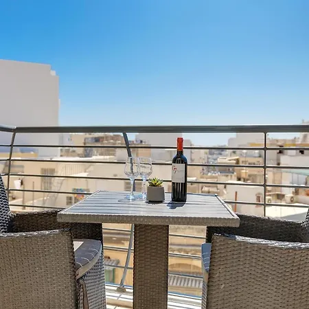 Luxury With Balcony, Area Apartment Gzira
