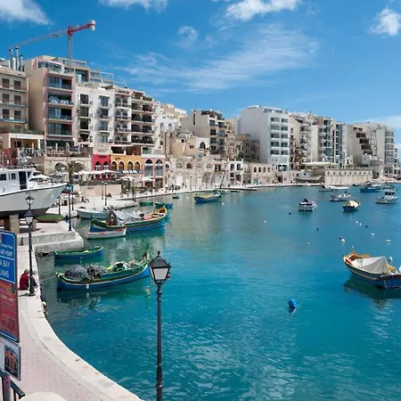 Luxury With Balcony, Area Apartment Gzira